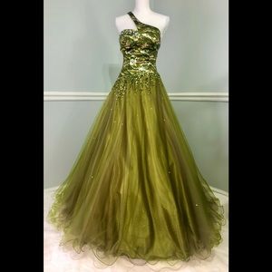 TEMPTATION SZ 8 FORMAL QUINCEANERA PROM LONG DRESS